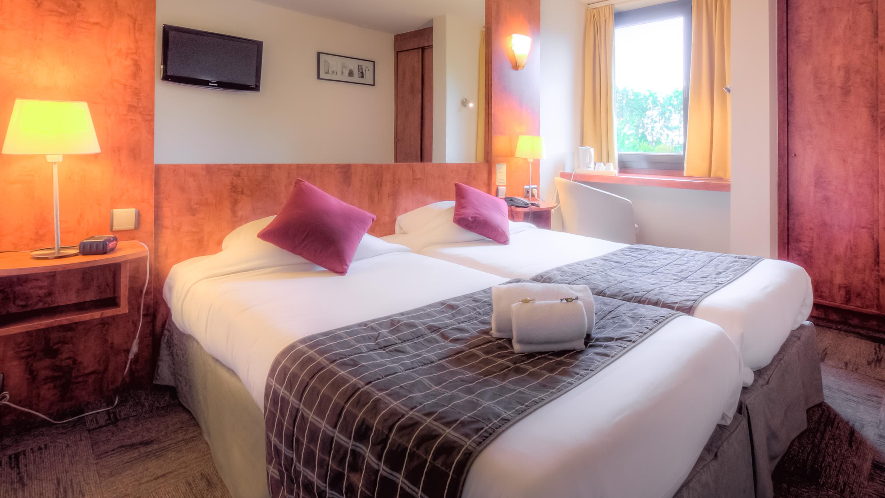 Logis Hotel Restaurant Des Acacias Lille Neuville En Ferrain Neuville-en-Ferrain Zewnętrze zdjęcie