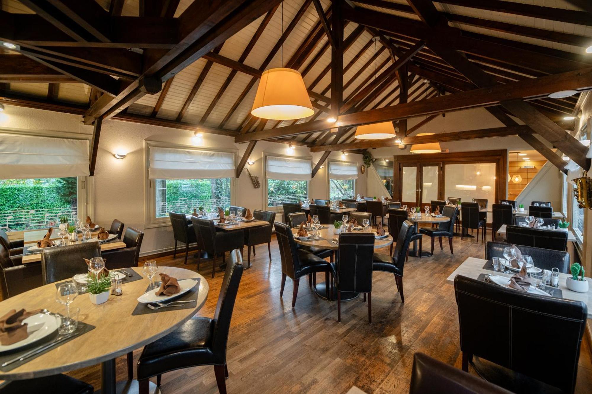 Logis Hotel Restaurant Des Acacias Lille Neuville En Ferrain Neuville-en-Ferrain Zewnętrze zdjęcie