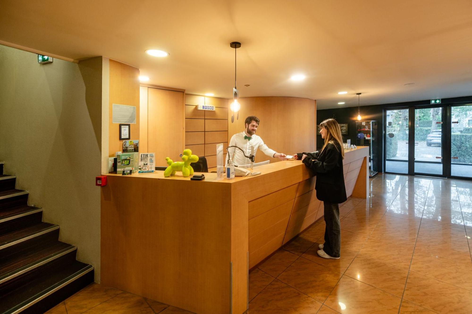 Logis Hotel Restaurant Des Acacias Lille Neuville En Ferrain Neuville-en-Ferrain Zewnętrze zdjęcie