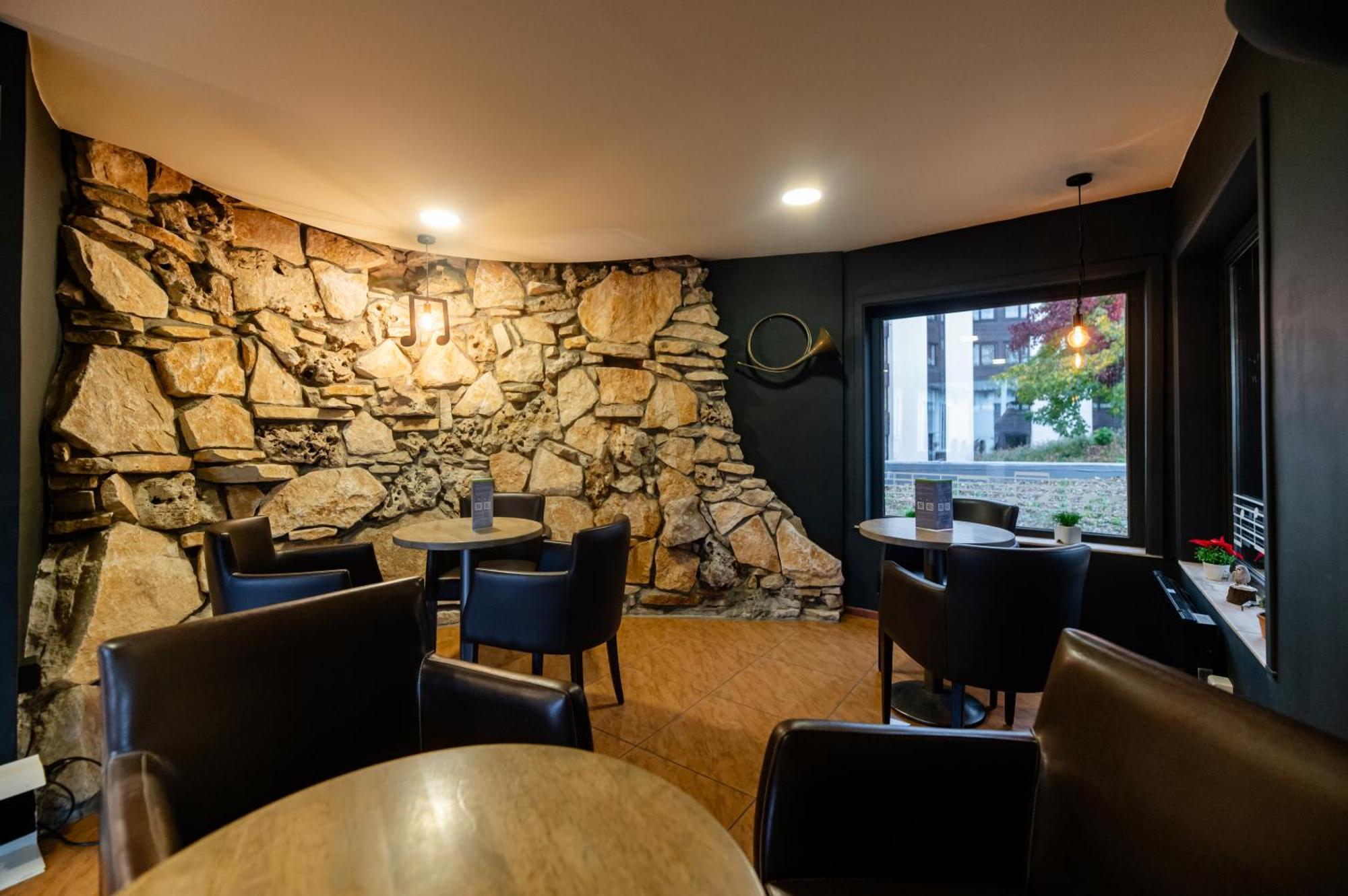 Logis Hotel Restaurant Des Acacias Lille Neuville En Ferrain Neuville-en-Ferrain Zewnętrze zdjęcie