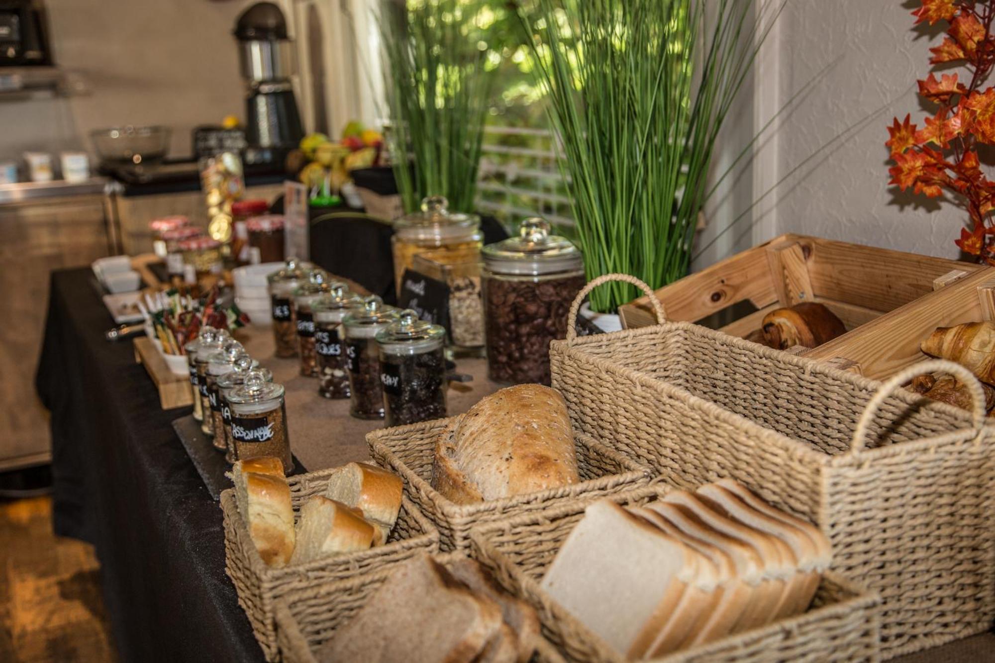 Logis Hotel Restaurant Des Acacias Lille Neuville En Ferrain Neuville-en-Ferrain Zewnętrze zdjęcie